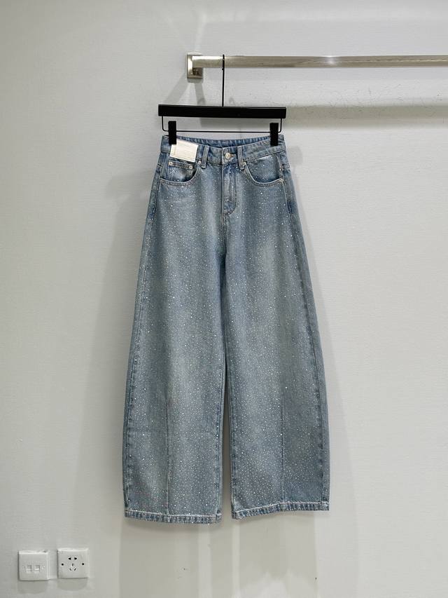 25Ss冬季新款上新！满钻弯刀裤 真的超百搭的 自带的休闲松弛感 任何身形都可驾驭 百搭时髦高级。现货供应蓝色Sml