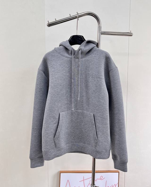 Gucci2025新款连帽抽绳卫衣，定制Yb进口空气全棉材质，秋冬保暖舒适，挺括有型，连帽卫衣剪裁，抽绳调节，配合胸前刺绣品牌徽标更显个性，彰显品牌定位，提升质