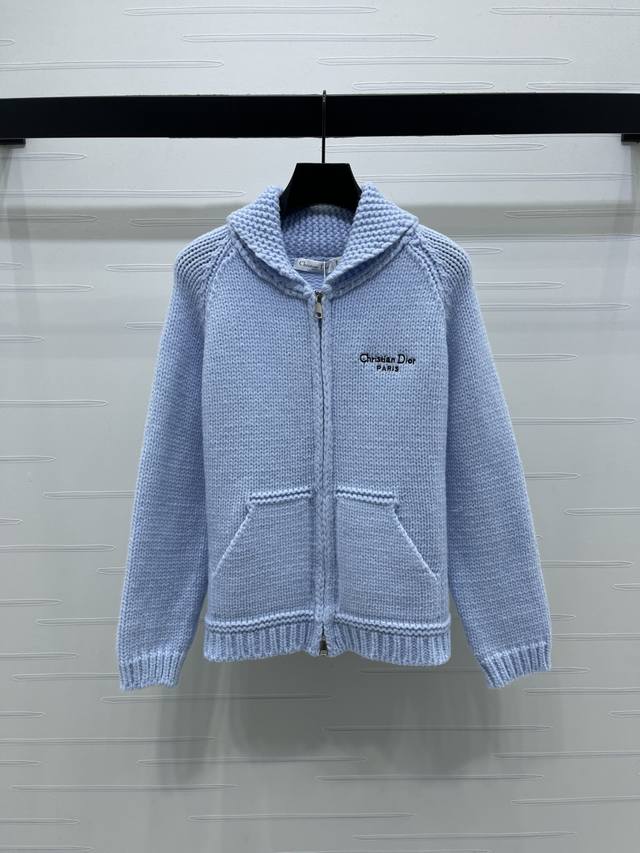 上新原单高端品质 Dio* 2025秋冬最新系列！拉链长袖针织开衫！定制羊毛纱线织造 细腻柔软 舒适透气 连帽拉链针织开衫 通体平针钩织视觉显瘦 配合胸前刺绣字