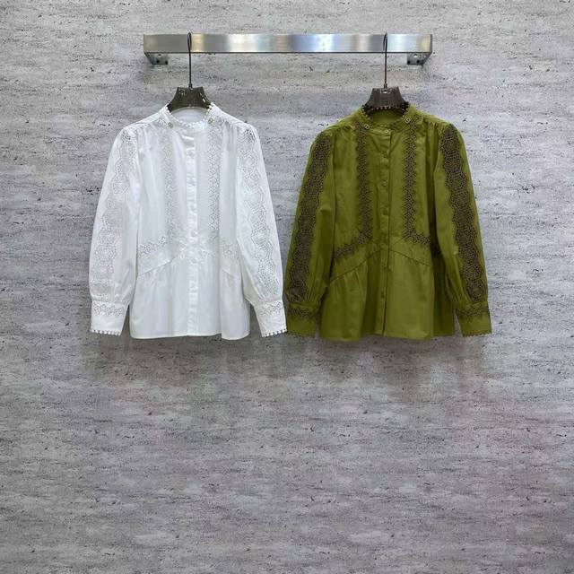 Di2026 Sp 精品衬衫 这款蕾丝拼接衬衫采用立领+泡泡袖设计，收腰裙摆式衣摆显腰线，白 橄榄绿两色清新雅致，适配日常与轻法式穿搭。 颜色：白，橄榄绿 面料