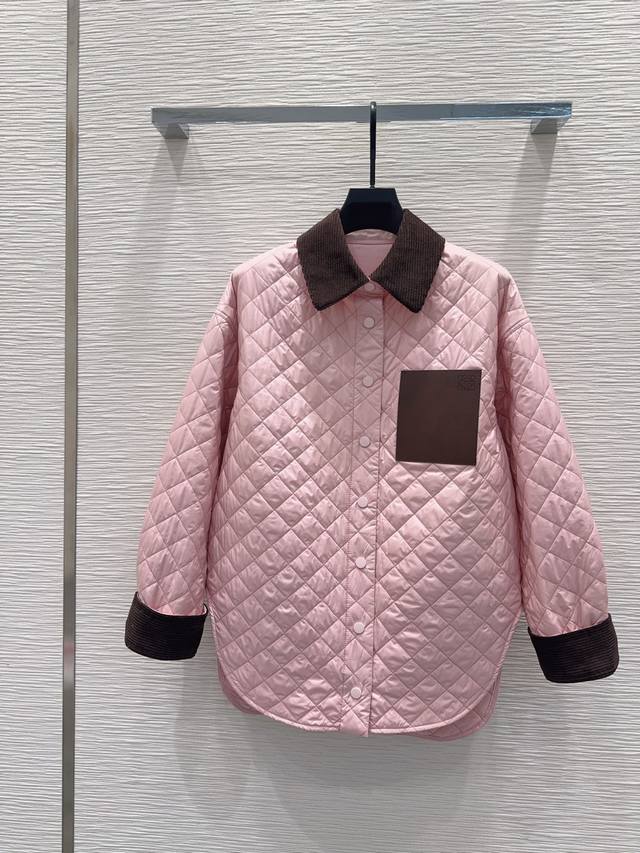 Loe W*E2025Fw最新时尚外套 经典又有型 自带气场 面料质感很奈斯 时髦又高级 颜色超级正 上身显白又显瘦 自带酷帅感的系列 走路都带风上身气场全开