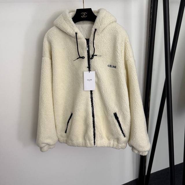 款号20258404 Celin*新款 Logo刺绣字母羊羔毛长袖连帽拉链外套，米白色，Sml， 38码：肩宽61，胸围126，袖长55，长58；重量：1.05