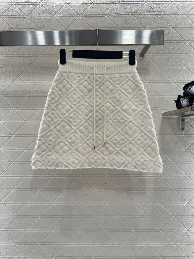 Louis Vuitto*2026新品上架 提花针织开衫外套短裙套装 定制Yb羊绒羊毛纱线织造，提花工艺处理，呈现立体凹凸造型，开襟针织外套，立体菱格纹理质感拉