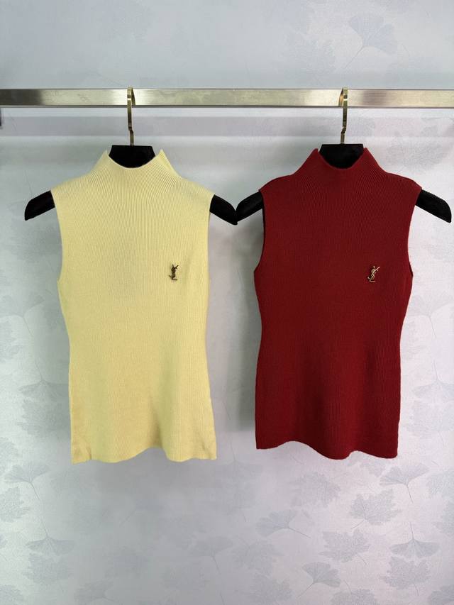 Ys* 2026早春新款立领针织背心！定制羊毛材质 舒适软糯 弹力十足 立领针织背心裁剪 成衣选用高级纯色 竖坑条纹理 为简易穿搭增添文艺气息 高级剪裁贴合人体