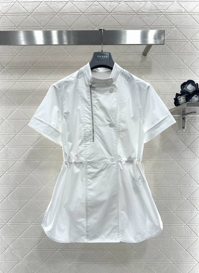 Herme*2026新品上架 立领解构设计感短袖衬衫裙 定制Yb斜纹全棉材质，质感细腻，穿搭舒适，小立领短袖衬衫裙版型，利落的立领搭配侧边拉链细节，抽绳收腰还能