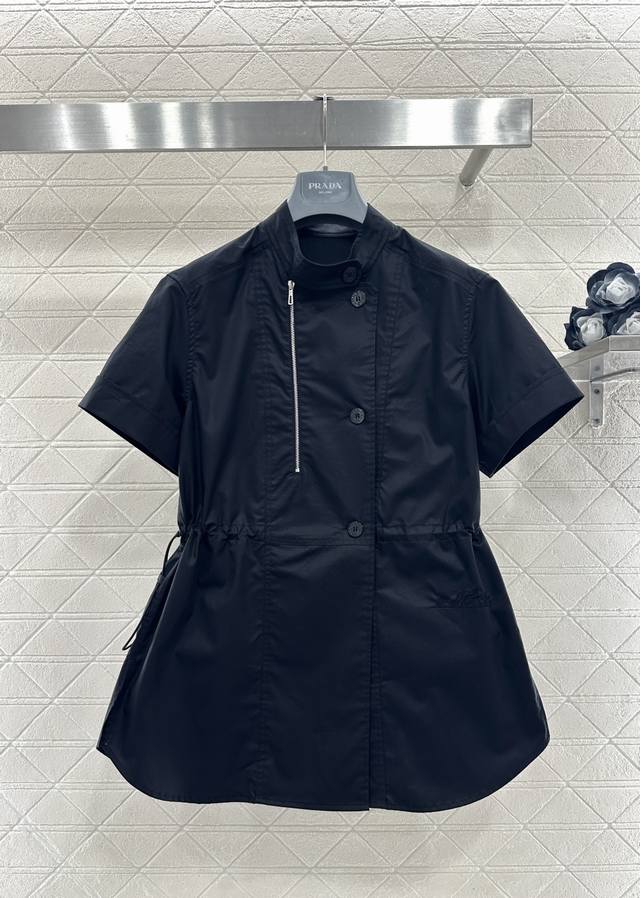 Herme*2026新品上架 立领解构设计感短袖衬衫裙 定制Yb斜纹全棉材质，质感细腻，穿搭舒适，小立领短袖衬衫裙版型，利落的立领搭配侧边拉链细节，抽绳收腰还能