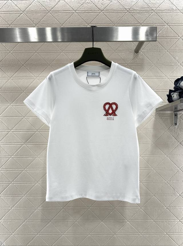 Ami*2026新品上架 钉珠字母徽标 定制Yb丝光全棉材质，透气舒适，质感十足，正肩常规短袖T恤裁剪，爱心Ami*红标撞色超吸睛，红白与黑红的经典配色，简约的