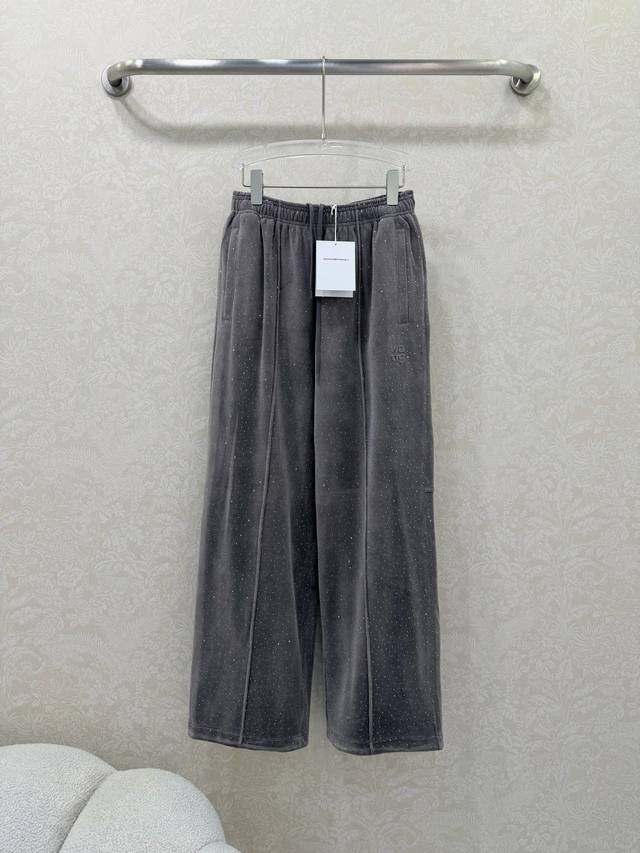 Alexander W*Ng 26新款个性元素丝绒闪钻阔腿长裤 系列上新 松紧腰头阔腿版型上身超显瘦！定制进口纯棉天鹅绒烫钻工艺闪耀奢华质感超赞！百搭不挑人显瘦