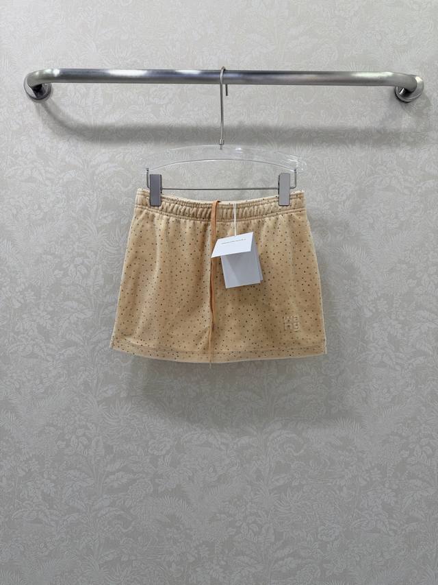 Alexander W*Ng 26新款个性元素丝绒闪钻短裤裙 系列上新 外面裙子里面短裤设计 H版型上身超显瘦！定制进口纯棉天鹅绒烫钻工艺闪耀奢华质感超赞！百搭