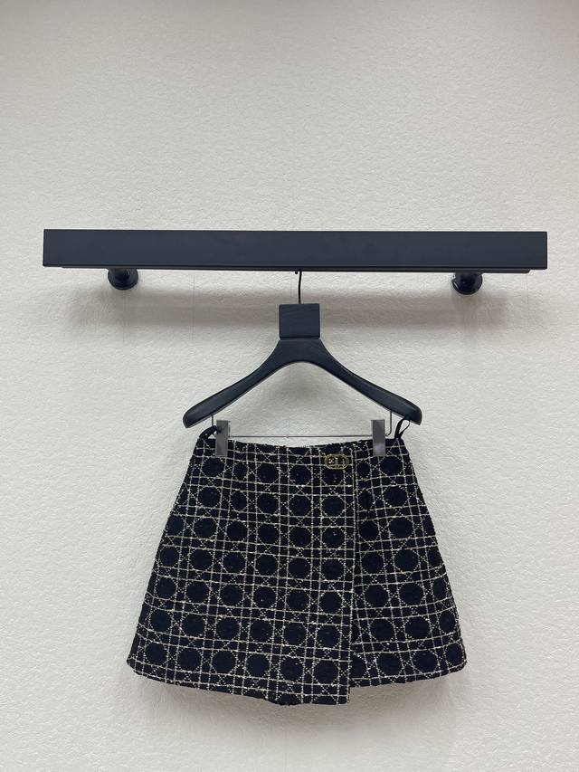 Dio*26早春新品Miss D限定戴妃藤格纹短裤裙 白富美必入单品 搭配设计裤裙 开发定制立体编织粗花呢面料立体挺阔 减龄气质经典A字版型上身显瘦又高挑 百搭
