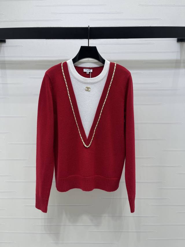 上新原单高端品质 Chane* 2026早春最新系列！假两件深V链条针织套头长袖上衣！定制羊毛针织材质织造 重工上乘 细腻柔软舒适 圆领针织长袖剪裁 螺纹包边相