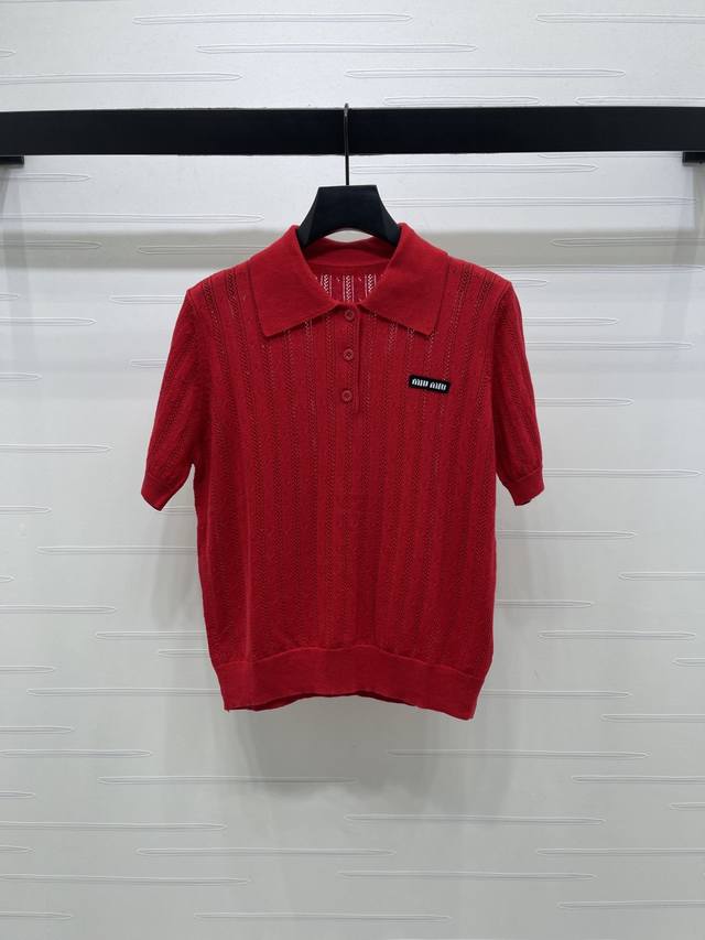 上新原单高端品Miumi* 2025秋冬最新系！镂空针织短袖！定制羊毛针织材质 细腻柔软 弹力十足 精致翻领长袖开衫版型 领口波浪花边细节满分 大身竖式排列的镂