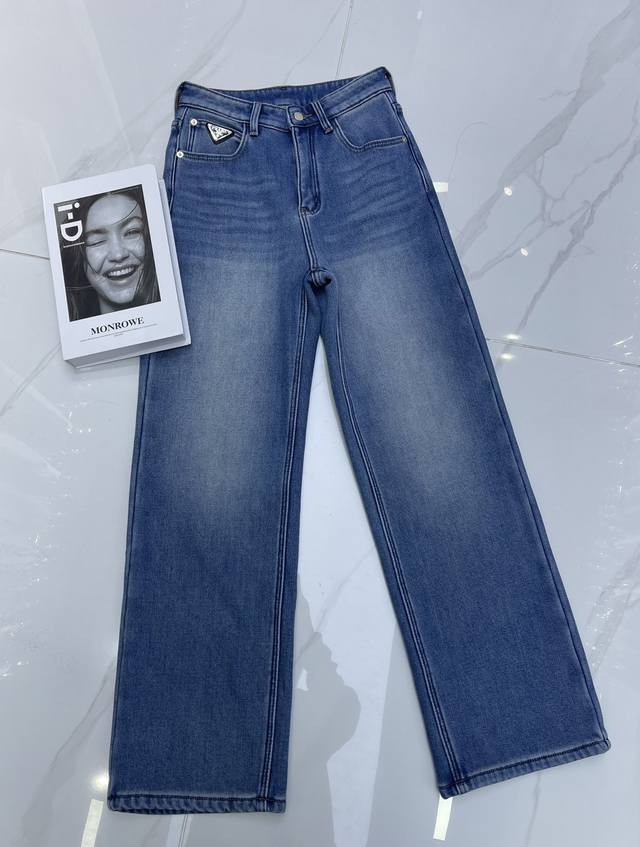 细节实拍 prad* 最新复合绒直筒裤 超级优秀气质包边直筒裤 p家经典立体三角牌超级精致 订制进口高弹牛仔棉复合拉绒 挺括藏肉 不管柔软度垂感度都非常好 包容