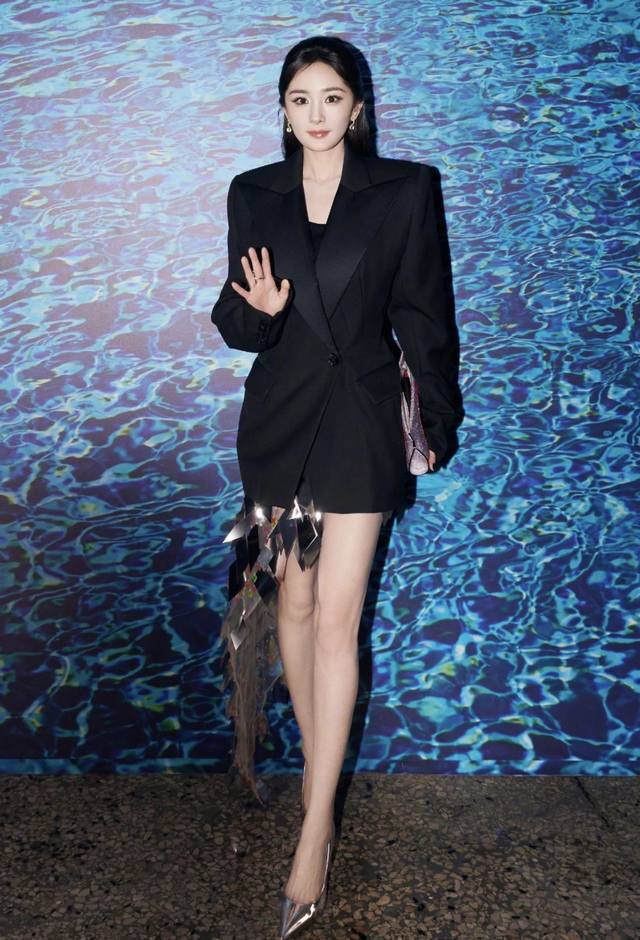 圣罗兰Ysl独家高版本质量原版字母Logo纽扣蛇骨链条装饰高级感提花内衬、丝滑醋酸翻领拼接一粒扣时尚百搭西装外套赠送胸针！黑色， S码：肩宽40有垫肩， 胸围8