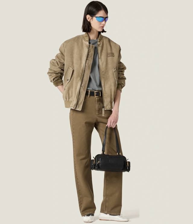 Miumi*缪家新款 高端定制洗水牛仔棉面料采用原版字母Logo五金配件、后臀口袋贴布标志时尚简约直筒牛仔裤！码数:32 34 36 38 40 42 44 3