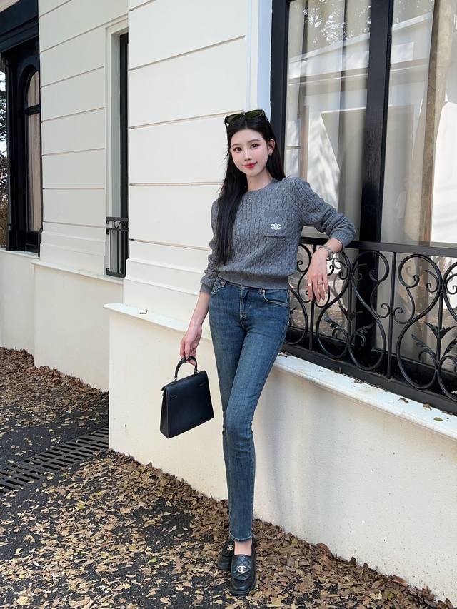 Valenti*O华伦家新款 高端定制原版字母Logo五金配件、后口袋金线刺绣装饰修身显瘦弹力小脚牛仔裤！蓝色，26.27.28.29.30 28码：腰围68～