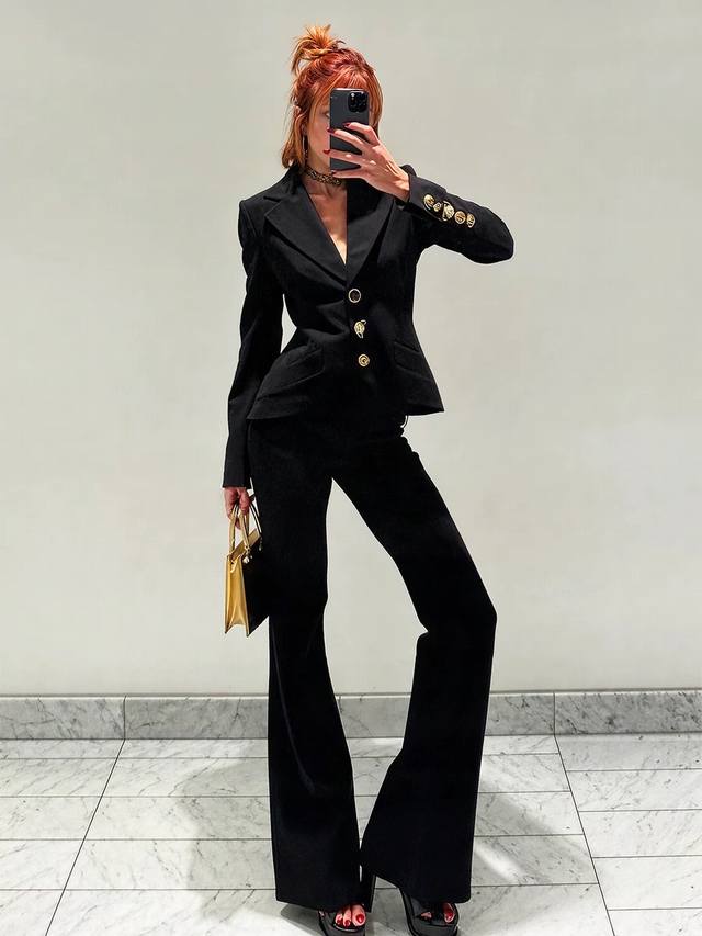 Schiapare*Li夏帕瑞利新款 定制多种异形金色纽扣装饰、后背双排穿孔绑带个性设计修身显瘦翻领小西装长袖外套！黑色， M码：肩宽39有垫肩，胸围90，袖长