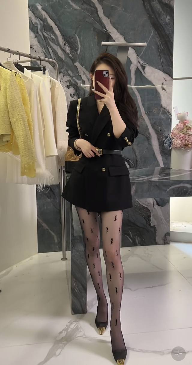 圣罗兰Ysl*新款 独家定制高端欧货精品质量领口金色蛇骨链装饰古铜双排扣翻盖口袋气质百搭羊毛西装外套配有腰带！黑色、 S码：肩宽40有，胸围96，袖长57，衣长