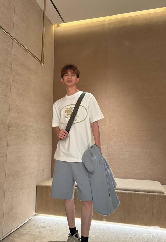 男女同款Burberr*26早春新款 高端定制纯棉精品质量！重工贴布刺绣骑士战马Logo徽标宽大版型休闲百搭圆领短袖T恤上衣！白色、黑色、--- M码：肩宽56