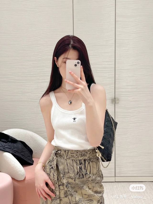 Dio*新款 胸前小蜜蜂Cd字母后背Logo刺绣弹力吊带针织背心上衣！白色、黑色、 M码：胸围74，衣长53