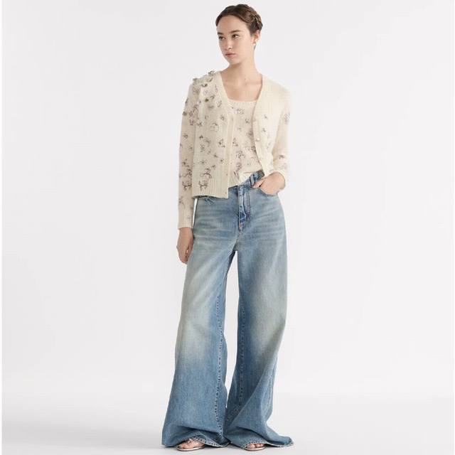 Dio*新款 高端定制马海毛面料软糯亲肤！D家字母Logo纽扣重工植物蝴蝶刺绣高弹力V领长袖针织开衫上衣！米白色， M码：肩宽38，胸围90，袖长65，衣长58