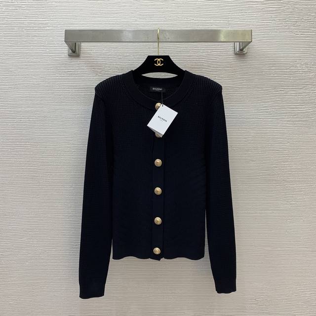 开衫 Balmai*新款高端定制 经典狮子头单排扣修身显瘦圆领长袖针织开衫上衣！粉色，黑色， M码：肩宽40，胸围74，袖长64，衣长58 面料弹力大尺寸仅供参