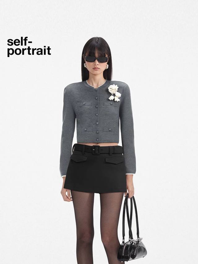 Self-portrai*新款Sp家定制撞色拼接花朵胸针装饰系扣立领长袖针织开衫短款上衣！红色、灰色、 M码：肩宽37，胸围78，袖长59，衣长43 上衣