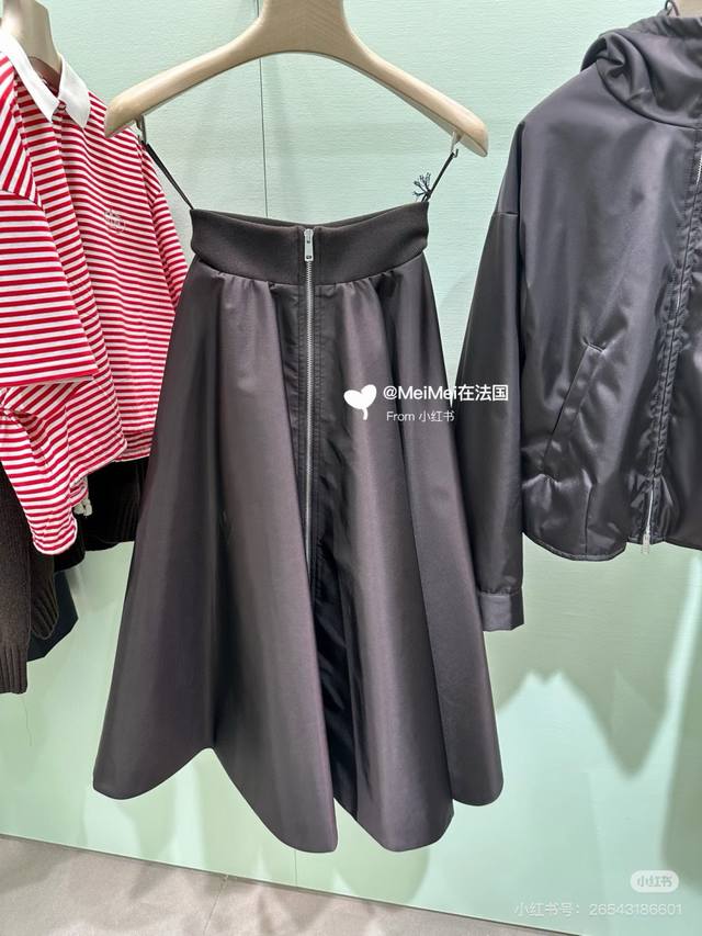 prad*秋冬新款 p家定制前中拉链设计螺纹腰头拼接伞状大裙摆中长款半身裙！深棕色， M码：腰围68，衣长74 半裙