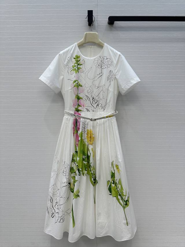 强烈推荐 Oscar De La Renta26新品度假风印花短袖连衣裙，定位花卉图案浪漫超有艺术感！褶裥设计高腰剪裁，腰带可调节，修饰身形超显气质。裙摆中长款