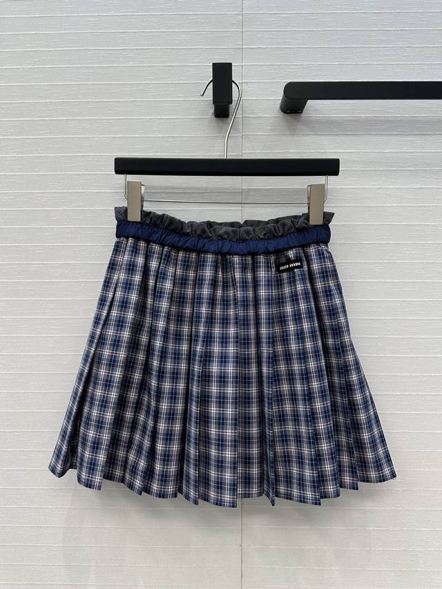 原单品质Miu系少女穿搭！L’éTé系列蓝调格纹短半裙，定制透气网布褶皱花边设计甜酷兼备运动减龄穿搭。定位黑标贴绣提升品牌格调，经典压褶不挑人版型上身巨显瘦！定
