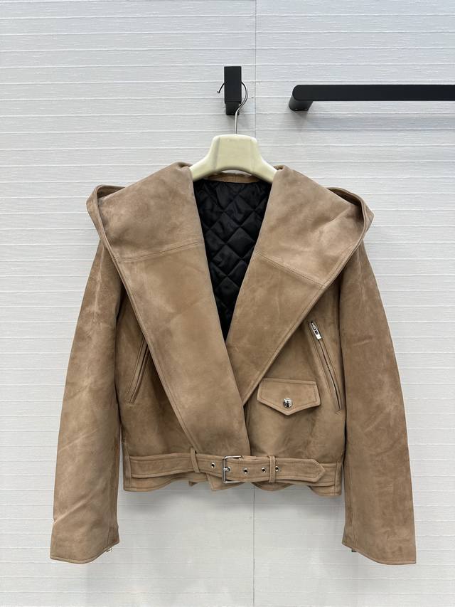 独家首发 高端原单品质 Alai*新品摩登机车风棉服皮夹外套，独家定制进口麂皮绒面工艺挺阔有型100%进口麂皮绒小羊皮质感超赞，采用连帽设计大翻领造型，一体式腰