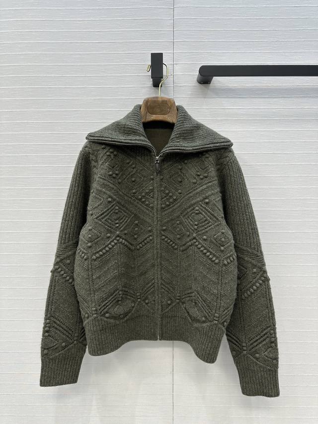 高端品质 Lp高智感Holiday系列，高奢老钱风穿搭气质羊绒外套！定位缕空菱格提花浮雕双层设计。品质控必入！羊绒重磅克重纱线厚实质感超赞！简洁大气白富美必备高