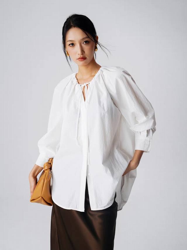 设计感抽绳廓形纯棉衬衫！V领收褶显瘦时髦有型尽显随性慵懒气质！法式抽绳设计气质V领系带百搭通勤白衬衣！一色Smlxl 面料:棉