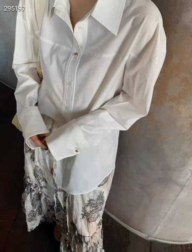 迪 奥 新款纯色衬衣 一色三码Sml 面料:抗皱棉