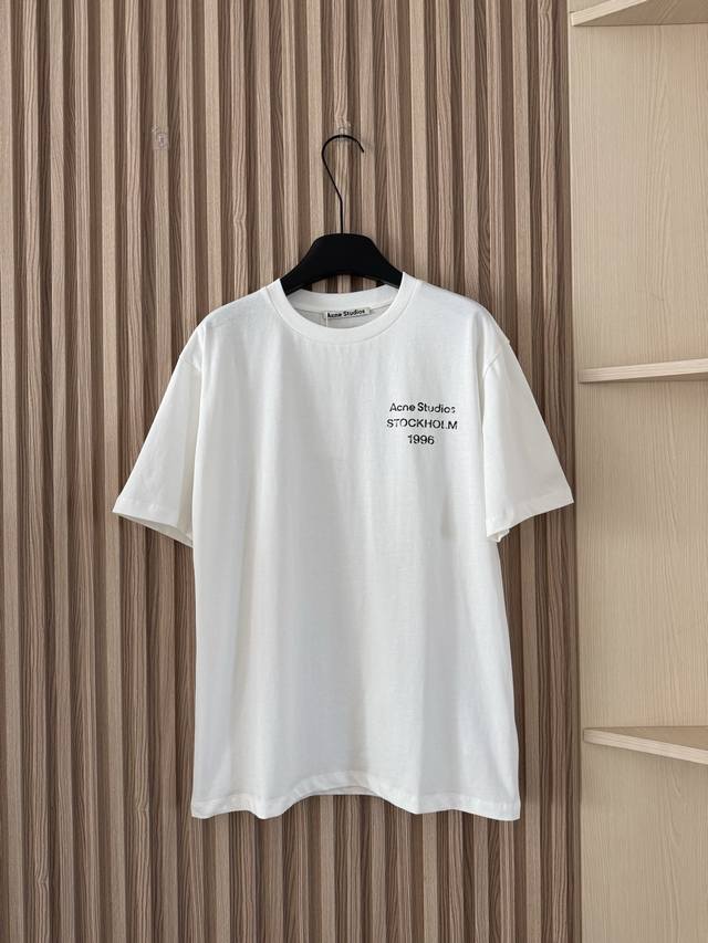 Acnestudios 26春夏新款 Ac经典字母印花宽松休闲短袖T恤，采用190G百分百平纹纯棉面料，透气性极佳，柔软舒适，四季都能穿。宽松休闲版型，不挑身材