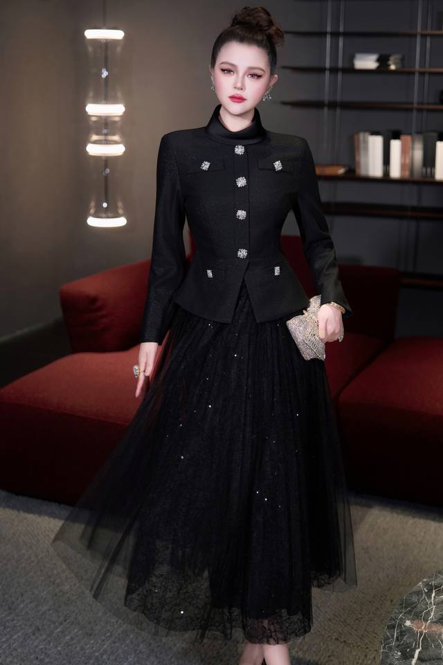 早春新款，假两件连衣裙，立领配钻扣，下裙网纱压褶亮片蕾丝托底，轻盈灵动，尽显优雅精致 杏色 黑色 S～Xxl S肩宽36 胸88 腰70 裙长56 裙长122