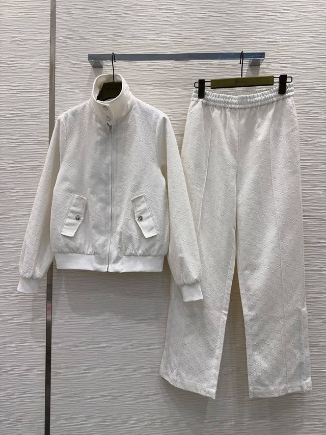 2025Fw新款套装 非常高级的进口质地 仔细看细节 颜色超正上身非常飒爽 干净有品 提气质~~完全按照高定成衣水准 无法不爱 气质Mm必入 Sml Xl S外