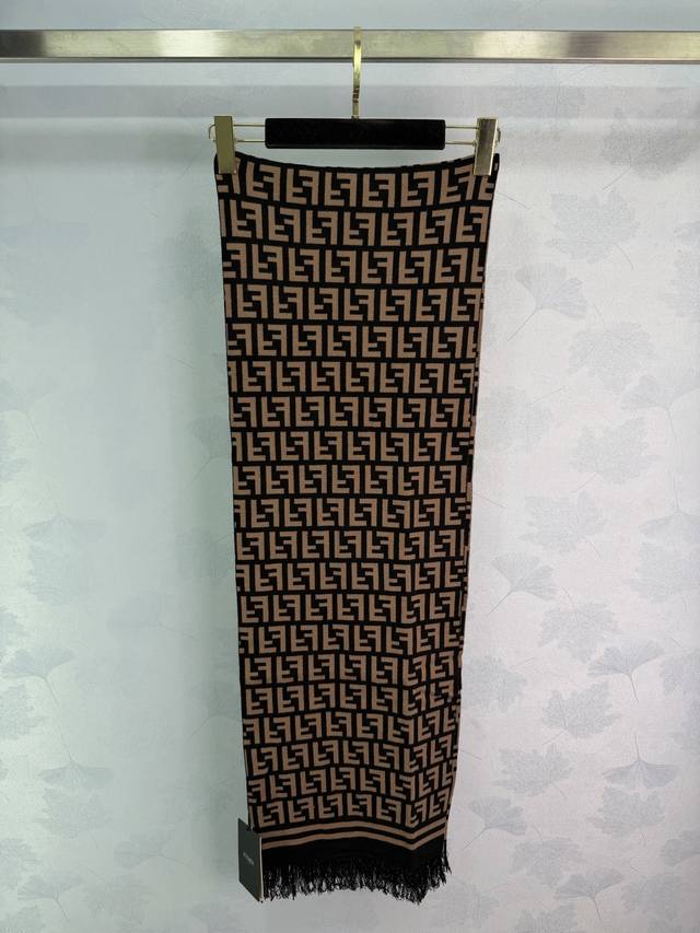 Fe*25秋冬新款经典Ff老花围巾，采用高品质羊毛，柔软又保暖，秋冬必备1色 T226B.