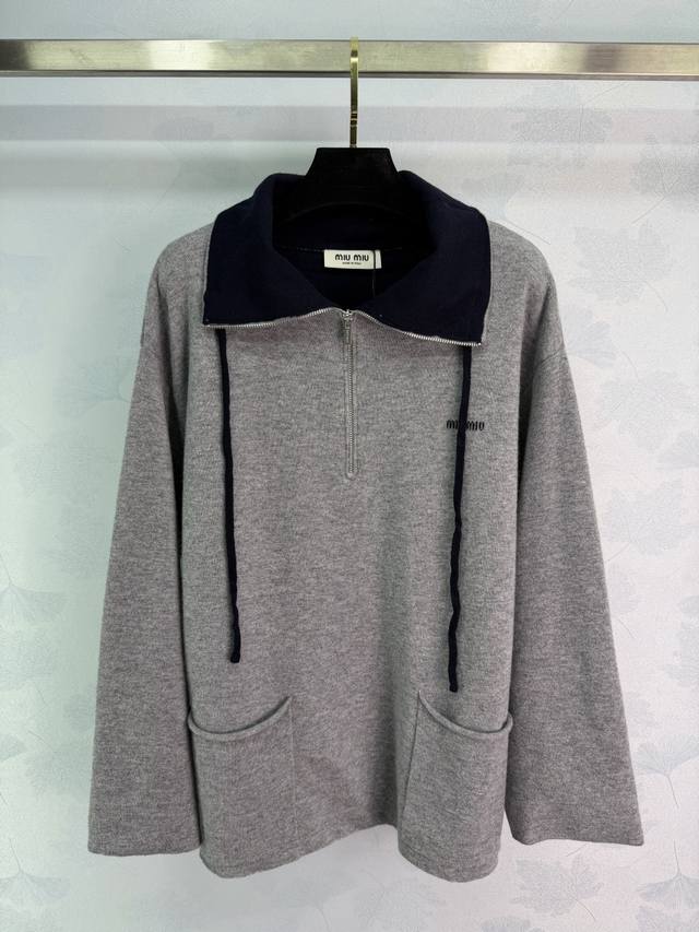 Miu*25秋冬新款半拉链毛衣，定制羊绒，柔软细腻，保暖力满分1色3码Sml T226B.