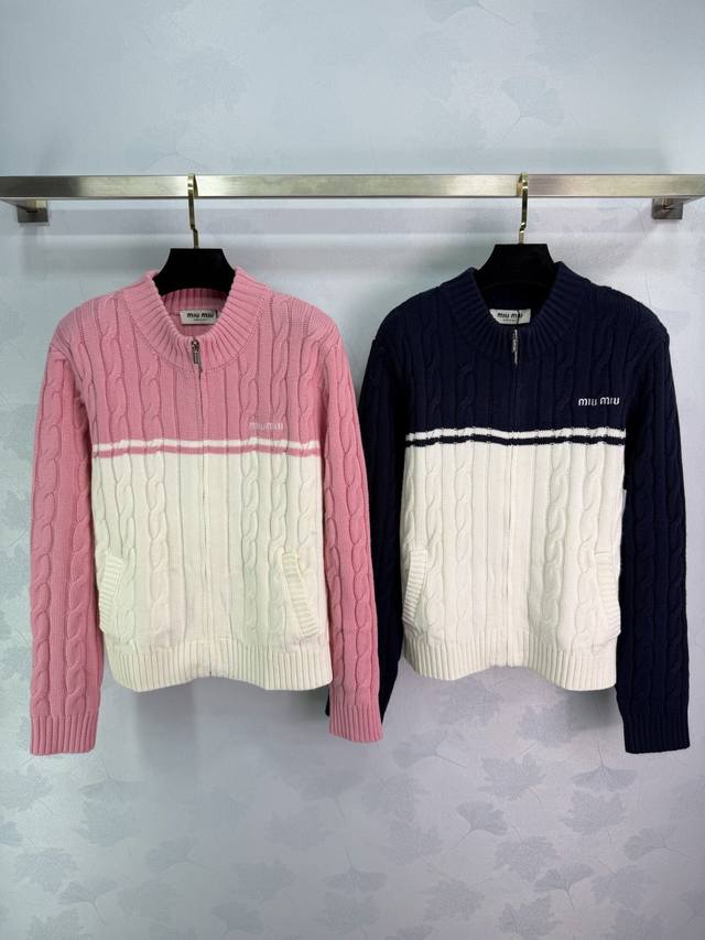 Miu*26早春新款拼接针织开衫，螺纹+拧花设计，少女感满满2色3码Sml T226B.