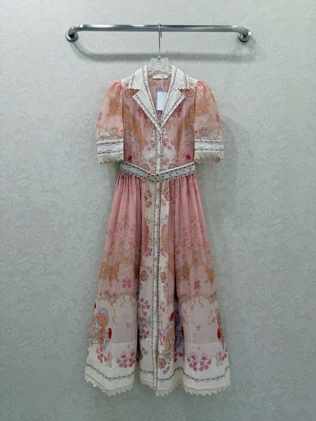 Zimmerman*兹 默曼26早春新款两件套新款连衣裙 翻领泡泡短袖 系扣前襟灯笼短款连衣裙搭配定制腰带 上身采用纽扣门襟设计和灯笼袖设计，配以松紧袖口细节，