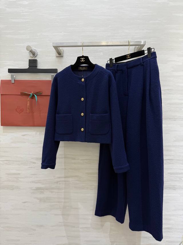 Loro pian2秋冬新款 粗花呢外套 深蓝色调＋金属纽扣 复古羊毛混纺粗花呢 质感厚实保暖 秋冬穿超合适！剪裁利落 优雅气质满分~高级老钱风十足 高品质 分