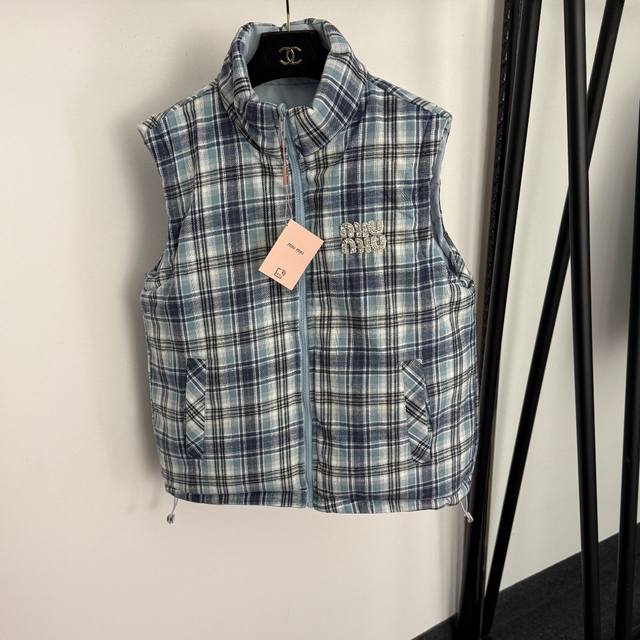 款号20259237 Miumi*新款 钉钻Logo字母刺绣双面穿棉服马甲外套，蓝色，S-Xxl， M码：胸围112，长63；重量：0.605Kg