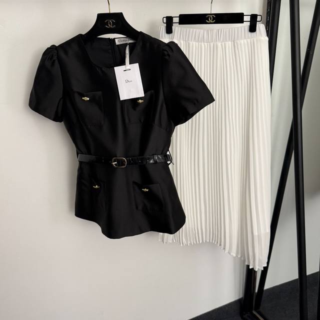 款号20259220 Dio*新款套装，多口袋短袖上衣+高腰百褶半裙，配腰带，黑色，S-Xxl， M码：胸围90，袖长20，长62；腰围68弹力，长85；重量：