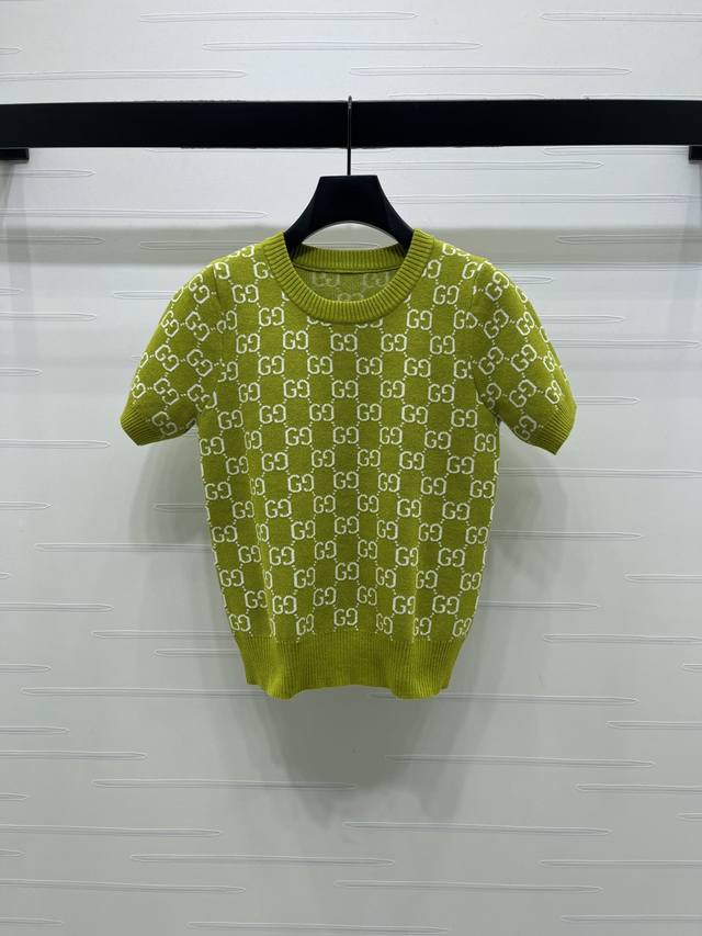 上新原单高端品质 Gucc*2026早春最新系列！提花针织圆领短袖！定制羊毛针织材质 舒适软糯 弹力十足 圆领针织短袖裁剪 领口袖口螺纹包边 舒适有弹力 成衣双