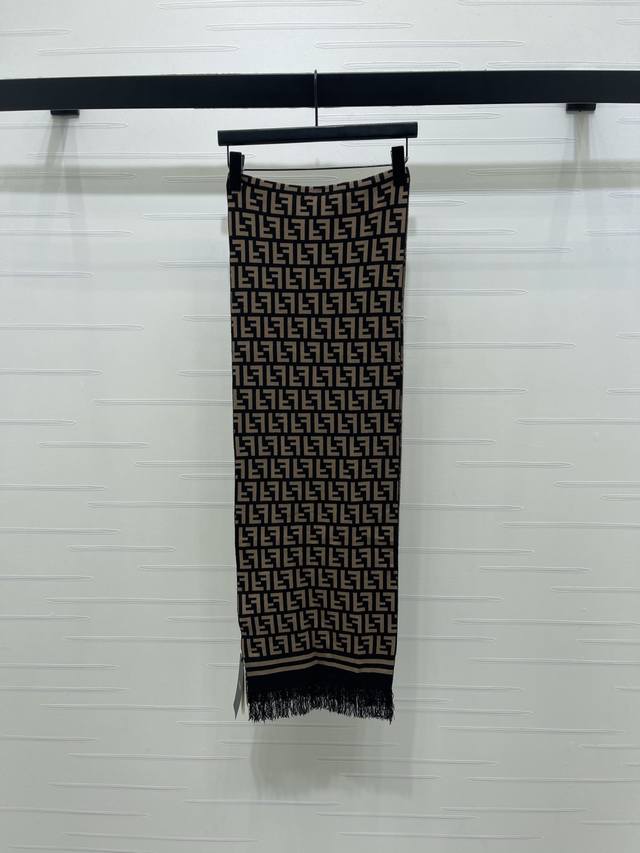 上新原单高端品质 Fend* 2026早春最新系列！提花针织流苏围巾！定制Yb羊绒羊毛纱线织造，质感高级，舒适柔软，密实针织流苏细节，穿出松弛华贵质感，御寒防风