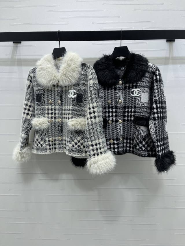 上新原单高端品质 Chane* 2026早春最新系列！毛绒领格子针织外套！定制羊毛针织材质织造 质感上乘 柔软舒适 大身复古格子撞色单侧胸口毛巾绣双C刺绣Log