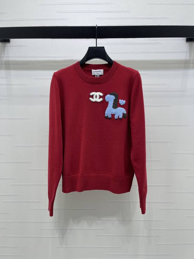 上新原单高端品质 Chane* 2026早春最新系列！刺绣针织毛衣 柔软针织面料 胸前马+双Clogo刺绣，趣味又经典，辨识度满分。圆领长袖设计，日常休闲都能穿