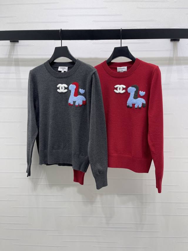 上新原单高端品质 Chane* 2026早春最新系列！刺绣针织毛衣 柔软针织面料 胸前马+双Clogo刺绣，趣味又经典，辨识度满分。圆领长袖设计，日常休闲都能穿