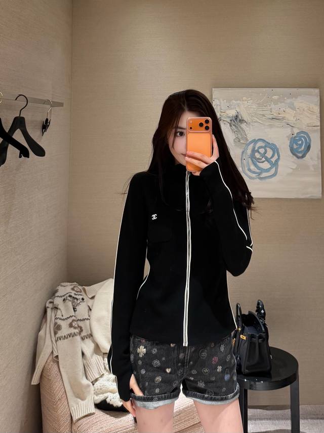 Chane* 25K高级手工坊系列 黑白拉链连帽开衫丨独家Yb开发！高版出品！细腻针织面料兼顾柔软与挺括，既有日常穿搭的舒适，侧边与拉链处的撞色条纹是滑雪系列标